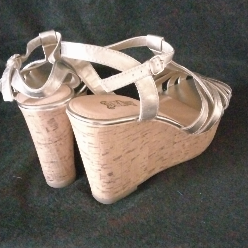 Brash platform gold sandals - Picture 6 of 10